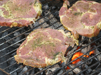 Schweinenacken-Steaks aus der Biermarinade